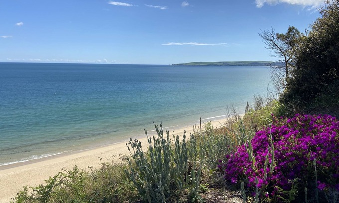 Canford Cliffs Apartment | 5 min to the beach! Outstanding location! Family friendly apartment nr Sandbanks