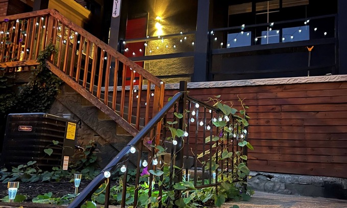 East Allegheny Apartment | 5 mins from Acrisure Stadium, PNC Park & Stage AE
