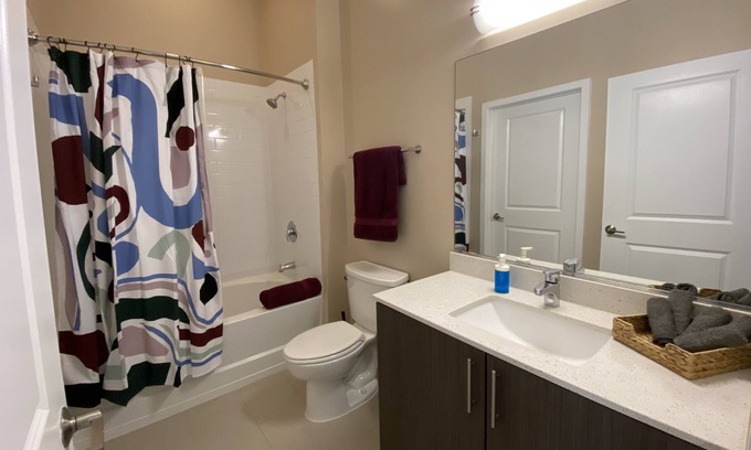 Jefferson Manor Apartment | 5 minutes from Airport! Family-sized rental