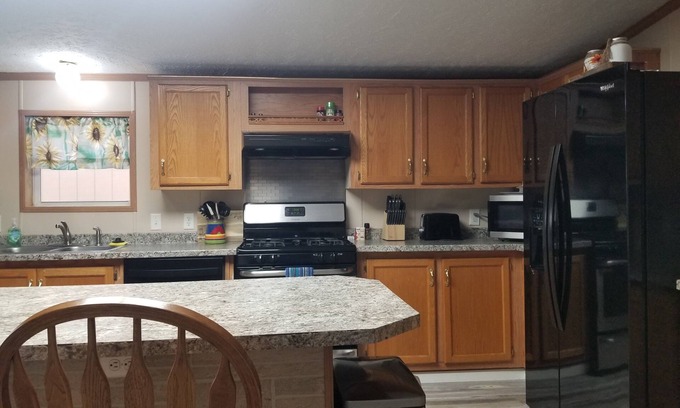 Lawrence House | 5 minutes to Kansas University and downtown Lawrence, KS