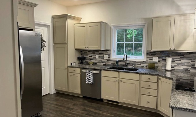 Georgetown House | 5 minutes to ND Campus! Recently built 3 bedroom home with outdoor living space