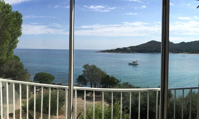 Favone Apartment | 5 pers 2nd floor apartment, superb sea view, direct access to the beach