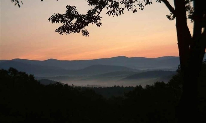 Ellijay Cabin | 5 Star Beauty, Cozy Elegance, Privacy and One Amazing Hot Tub Pavilion