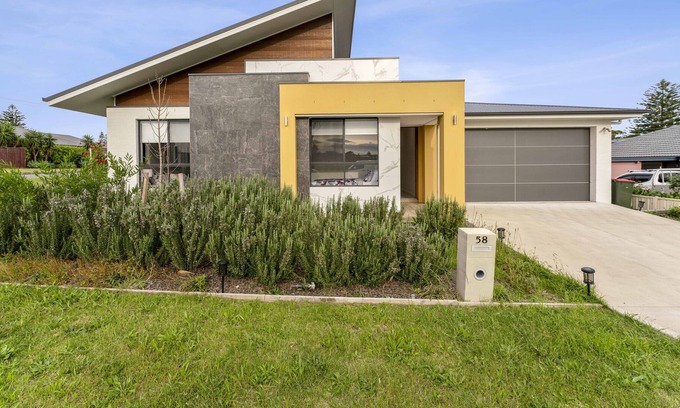 Redhead House | 5 Star category Beach House. Modern with Luxury.