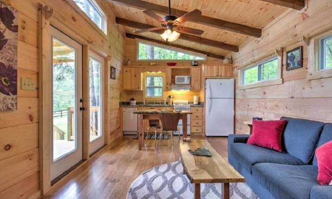 Columbus Cabin | 5 Star Cozy Cabin on Retreat-like Farm nr TIEC/Wineries