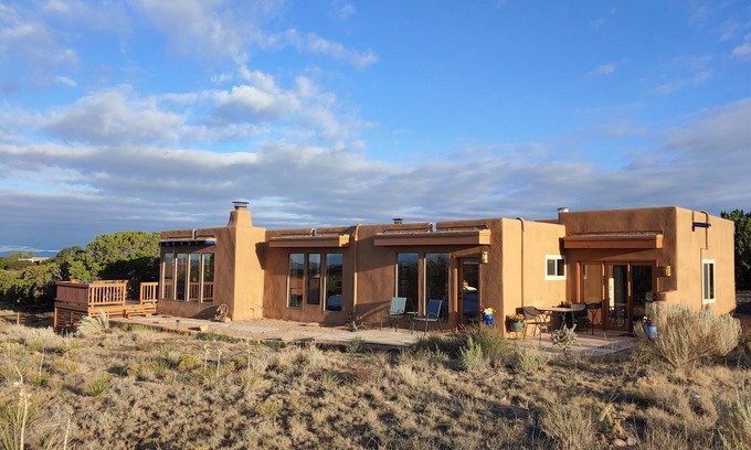 Eldorado at Santa Fe House | 5 Star Pueblo w/views, privacy & near hiking trails