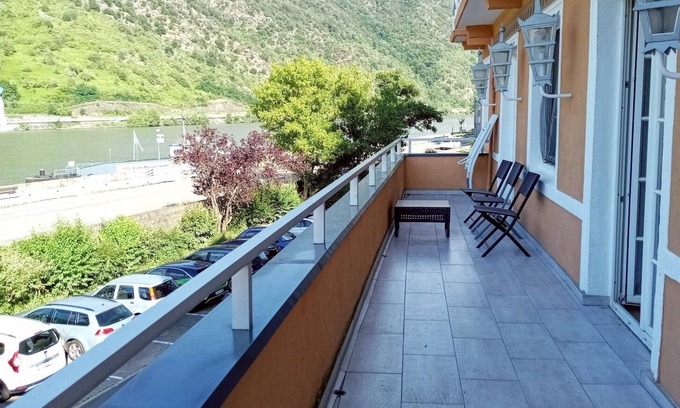 Bad Salzig Condo | 5 Zimmer Wohnung Direkt am Rhein mit Großem Balkon, Küche, WZ uvm