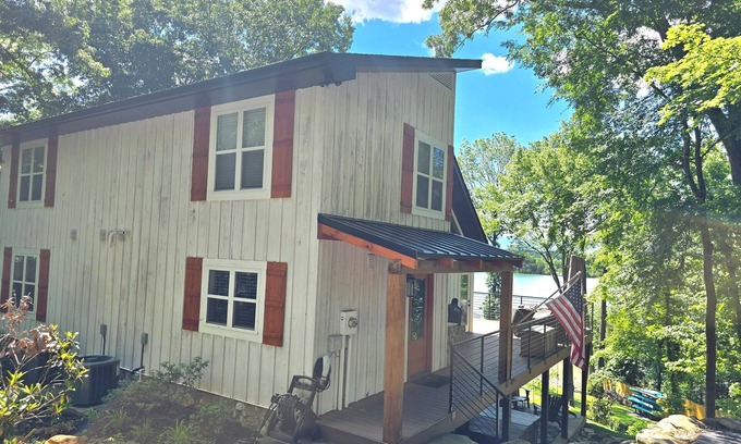 Dandridge House | 50% OFF Book by 9/30 Luxury, Lakefront, Firepit, Hot Tub- Lone Oak Lakehouse