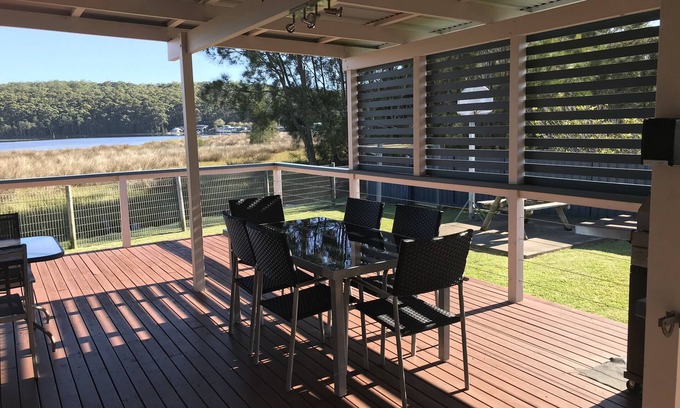 Burrill Lake House | 500 Metres from the Beach Lovely Cottage with Magnificent Lake View and Sunsets