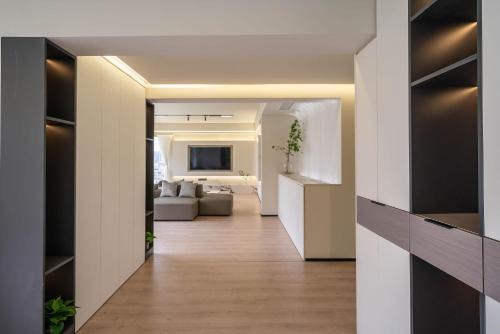 Huangpu Apartment | 500-square-meter river view luxury home with elevator access near Yu Garden