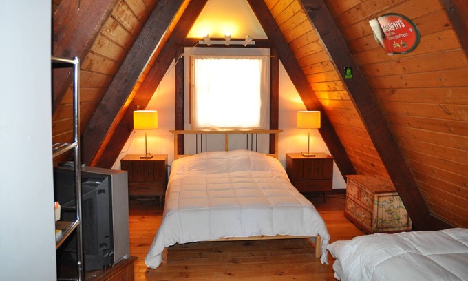 Hunter Ski Chalet | 500 Yard From The Ski Loge ; private hot tub