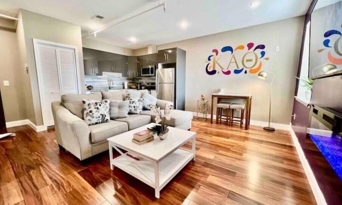 Logan Square Apartment | 504 Luexy 1BDR apt in center city