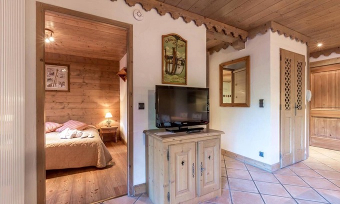 Les Belleville Apartment | 50m from ski slopes, floor -1, view ski slopes, fitness, swimming pool, sauna, hammam, balcony, tv