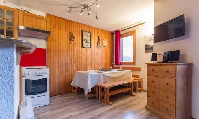 Montchavin Apartment | 50m from ski slopes, 1st floor, view valley, tv, ski locker, 65m², Montchavin La Plagne