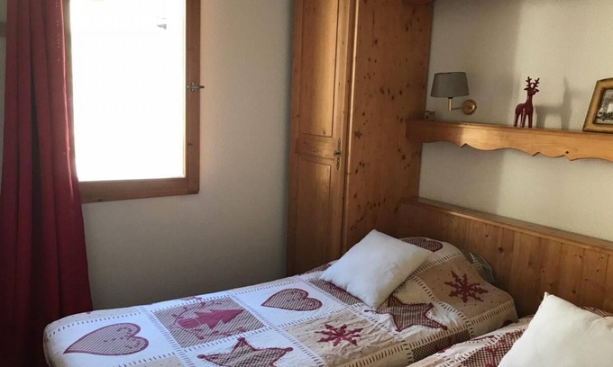 Valloire Apartment | 50m from ski slopes, 1st floor, swimming pool, sauna, hammam, balcony, tv, ski locker, 33m²