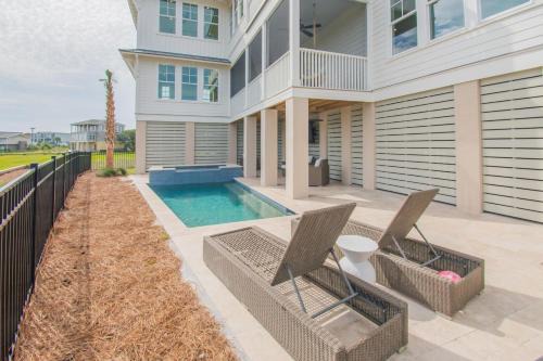 Saint Helena Island House | 515 Tarpon Blvd