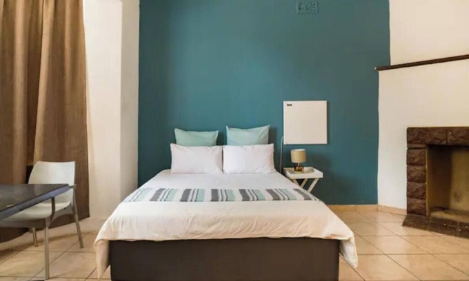 Sunnyside Apartment | 54 Brecher Deluxe Double Room with Shower #1