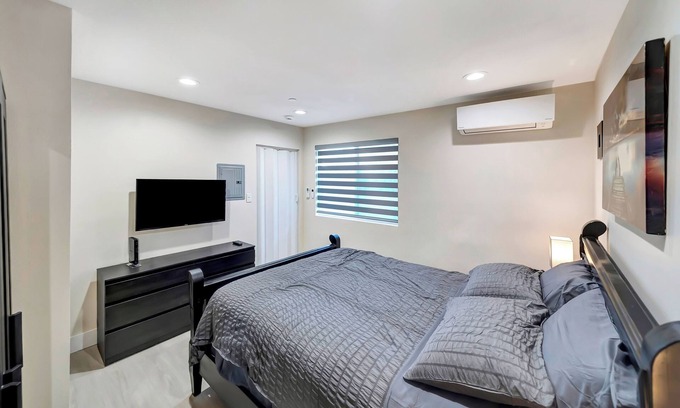 Tarzana House | 5843 VANALDEN A.D.U With all of the amenities included