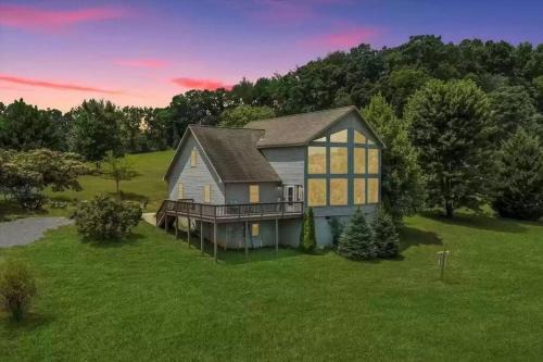 Lexington House | 5B Blue Ridge Grandeur-VMI, VA Horse Center, WLU