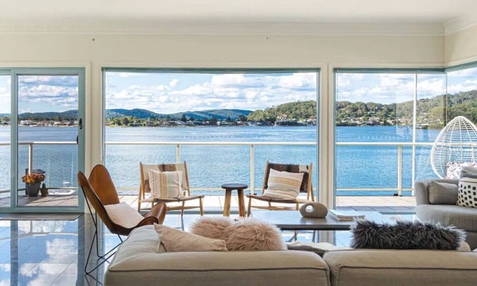 Blackwall House | 5BDRM Panoramic Waterfront I Jetty & Pool