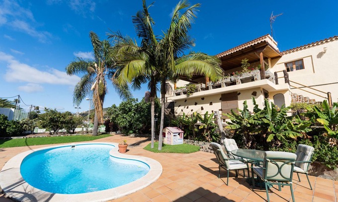 Tafira Villa | 5BR Home - Pool Parking & Tennis Court