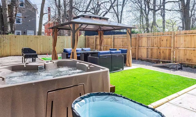 Cincinnati House | 5BR Family Retreat Oasis w Hot Tub, 5 min to DT!