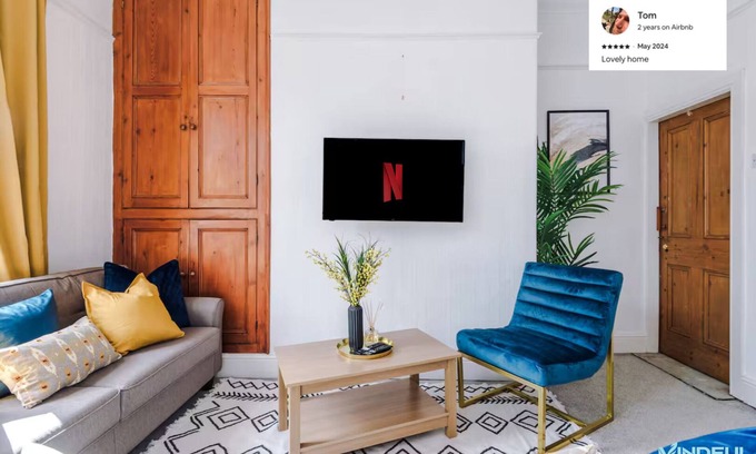 Pontefract House | 5BR House, Sleeps 10 Guests - Business & Contractor Stays