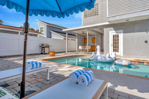 Tampa House | 5BR Villa with Heated Pool & BBQ - SoHo, Downtown Tampa and Airport