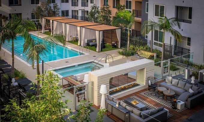 Anaheim Resort Villa | 5mins to Disney/3 Bedroom House with Pool