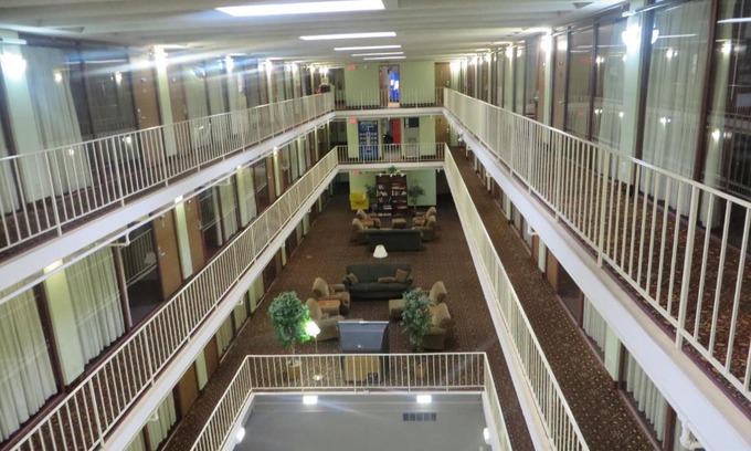 Downtown Hotel | 5th Avenue Inn & Suites