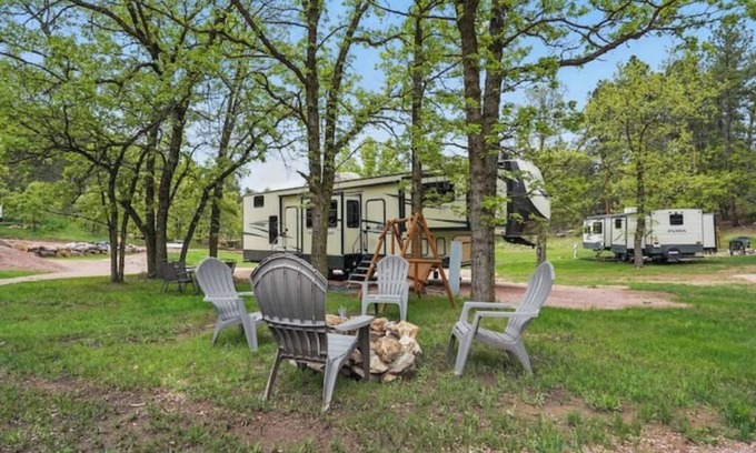 Hermosa House | 5th Wheel Camper By Mt Rushmore