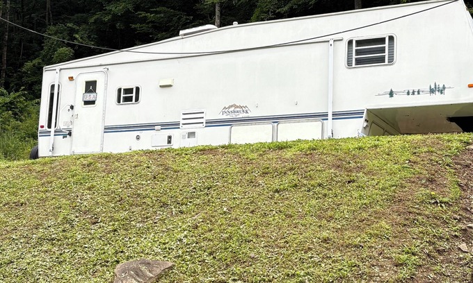 Mc Carr House | 5th Wheel RV On Permanent Site ,Near Hatfield McCoy Sites