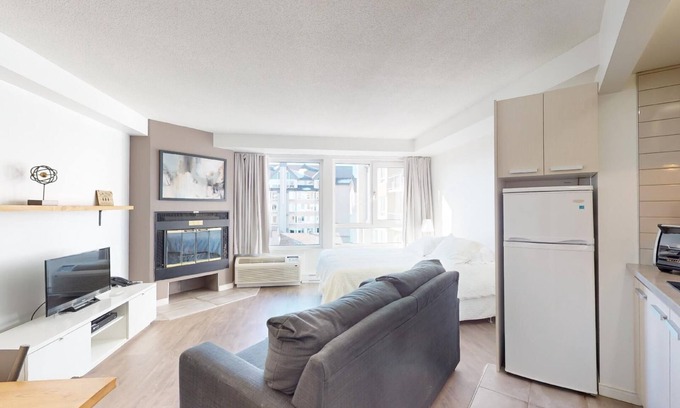 Beaupre Condo | 6-408 : Superior Studio - sleeps 4.