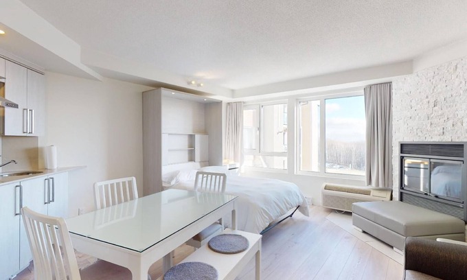 Beaupre Condo | 6-411 : Superior Studio - sleeps 4.