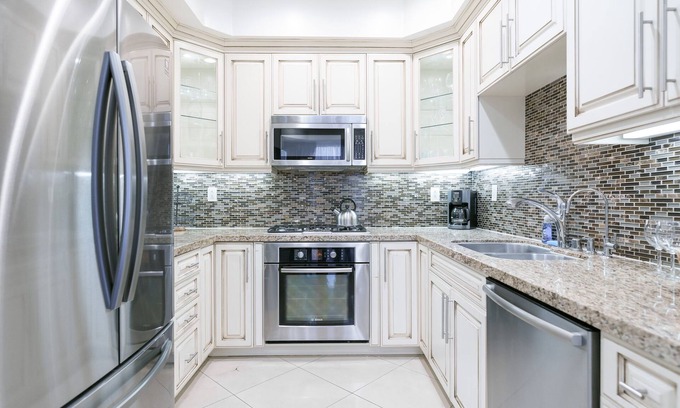 Rossmoyne House | 6,8K Monthly Special for 3+ Month Stays!