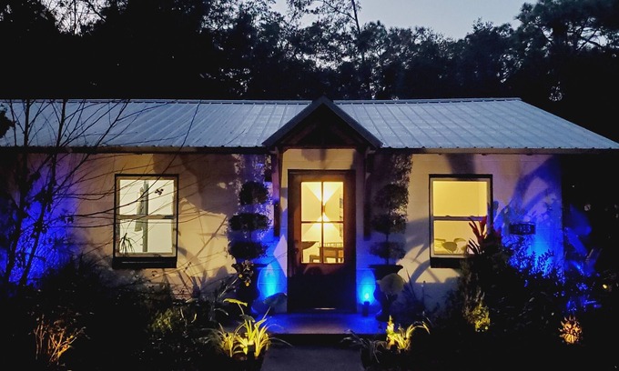 Bellview House | 6-Acre Tropical 2BR PRIVATE Zen Bungalow - Beach 8 mi, DT 6mi