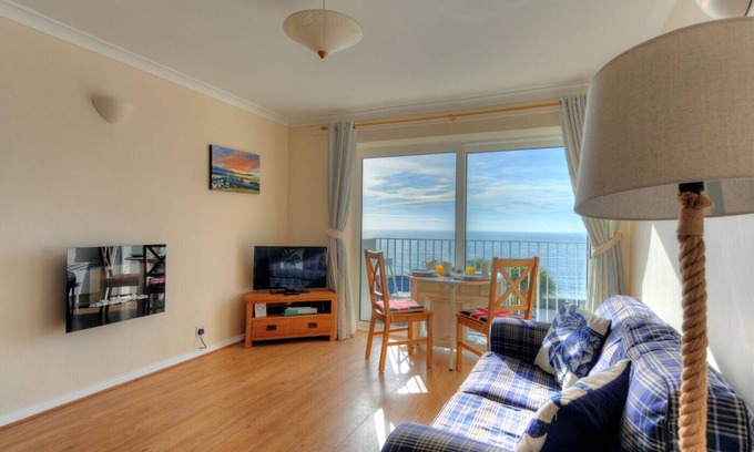 Lyme Regis Cottage | 6 BAY VIEW COURT, family friendly in Lyme Regis