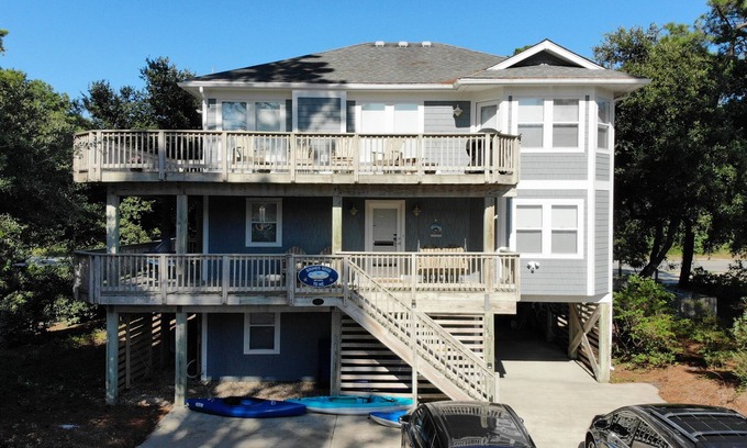 Corolla Light House | 6 bed/4 bath Corolla Light Resort home