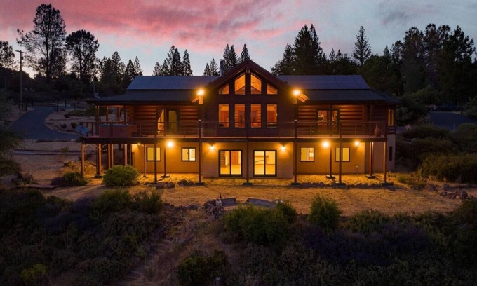 Volcano Villa | 6 Bedroom, 4.5 Bath, Hot Tub, 104 Acres, Pet Friendly, Panoramic Views, Weddings!