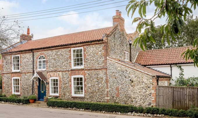 Wighton Cottage | 6 bedroom accommodation in Wells-next-the-Sea
