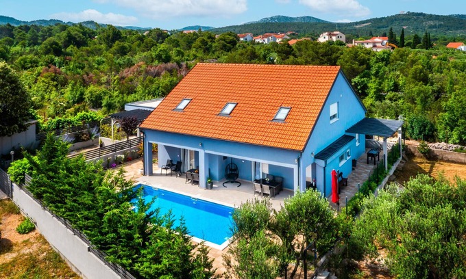 Bilice House | 6 bedroom amazing home in Bilice