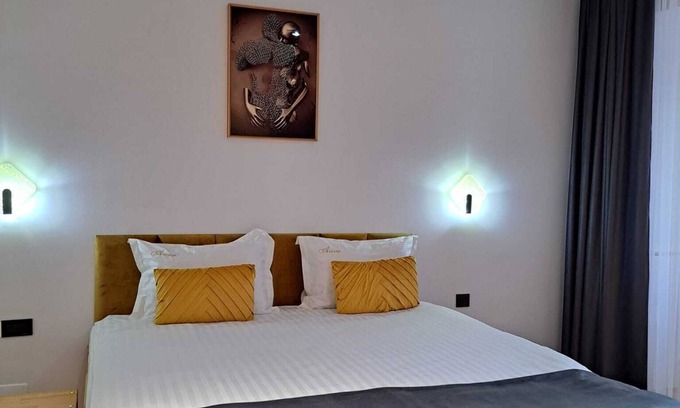 Brasov City Centre Bed & Breakfast | 6-bedroom bed & breakfast in charming Brașov with WiFi
