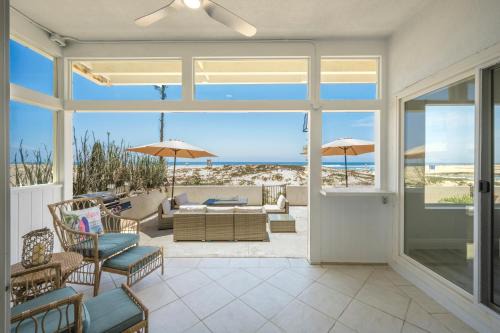 Santa Ana Heights House | 6 Bedroom Remodeled Home on the Oceanfront