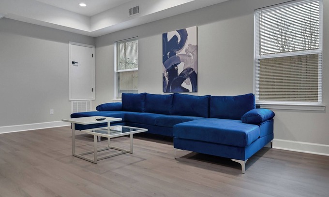Southeast Houston House | 6 bedroom Sleep 14 10 min from Downtown, Med center, Galleria, and Stadiums!