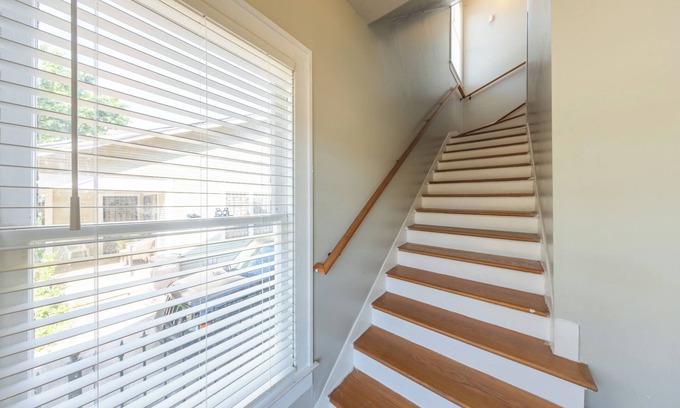 Highland Park Villa | 6 bedroom spacious living near downtown