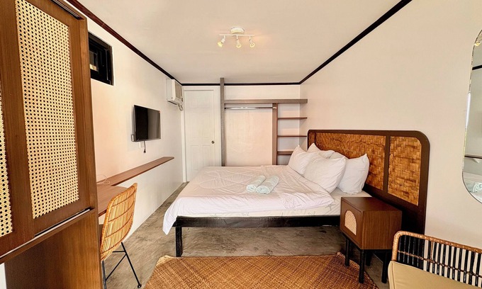 Mabini Villa | 6-bedroom villa in marvelous Mabini with WiFi, AC. Book your stay now