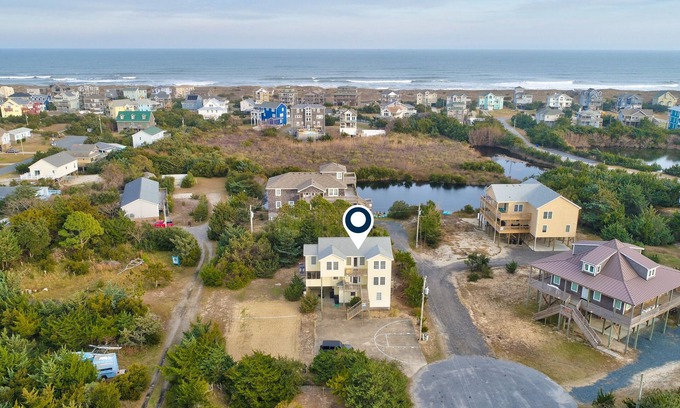 Waves House | 6 BR house Dog friendly with mini golf, pool/hot tub, & game room