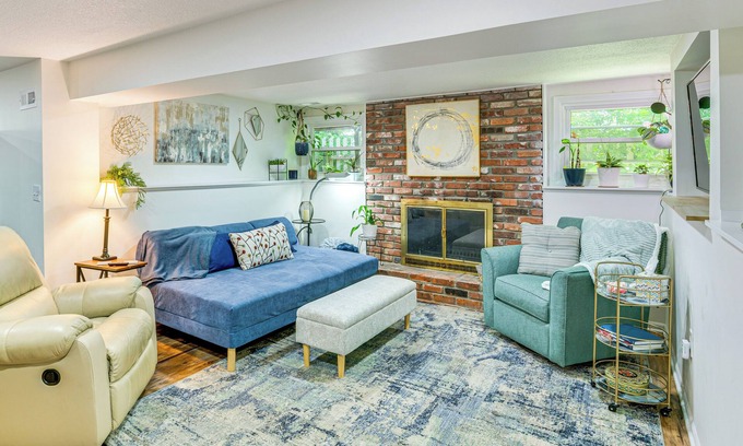 Riverside Apartment | 6 Mi to CPKC Stadium: Convenient Kansas City Apt