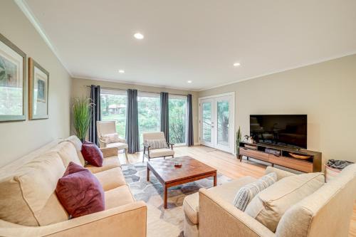 Tulsa House | 6 Mi to Dtwn Waterfront Home in Tulsa!