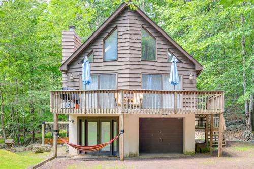 Greentown House | 6 Mi to Skiing Poconos Winter Escape!